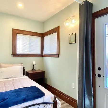 Cozy Suite-Walk To The Falls!